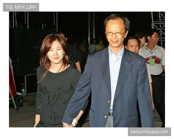 伏明霞买个包花的钱，普通人得两年工资还得挤地铁去上班呢